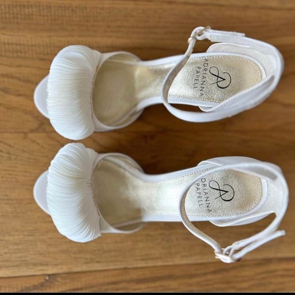 Adrianna Papell Ivory Heels - size 7 never worn! - Picture 2 of 2